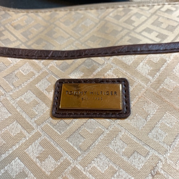 tommy crossbody - Picture 4 of 4